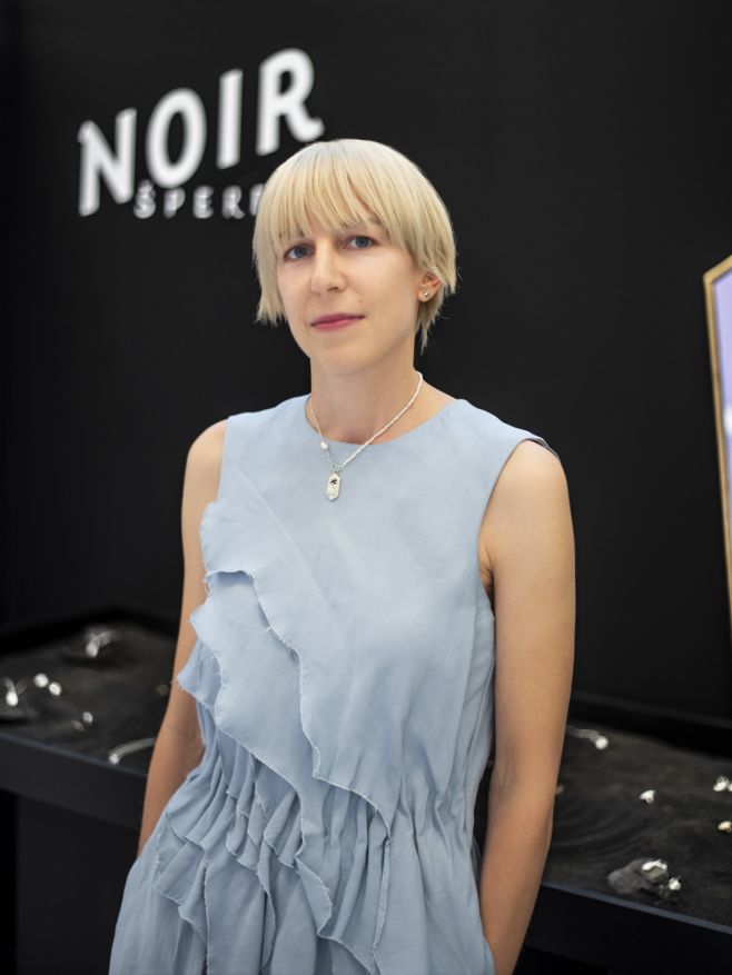 Dnes je to přesně 2 roky, co jsem založila svoji značku Šperky Noir. 🌚 Jako zlatnický samouk jsem měla za sebou víc než...